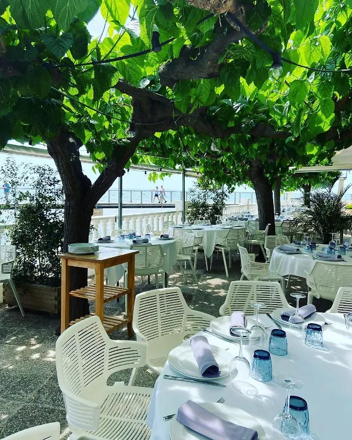 Hotel Restaurant Juanito Platja Sant Carlos de la Ràpita 0*,